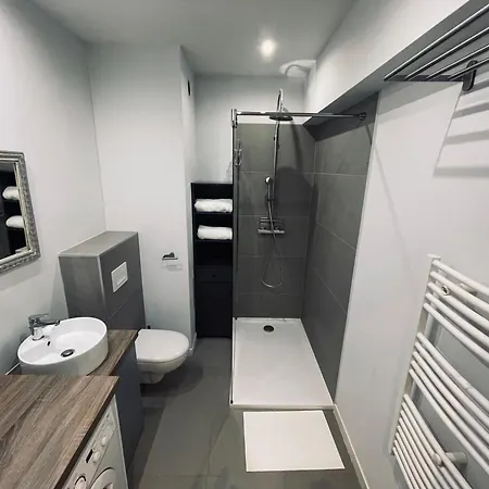 Avec Terrasse - Palais Historique A *